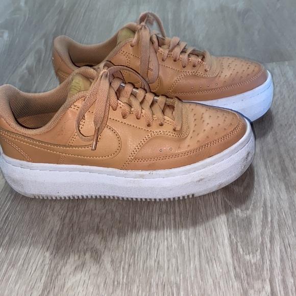 Nike platform shoes - Picture 2 of 4